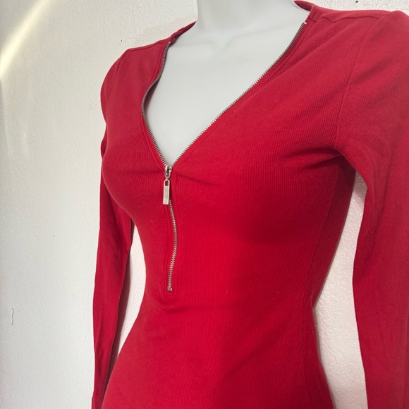 GUESS deep v neck red zip front long sleeve top size small - Picture 3 of 7